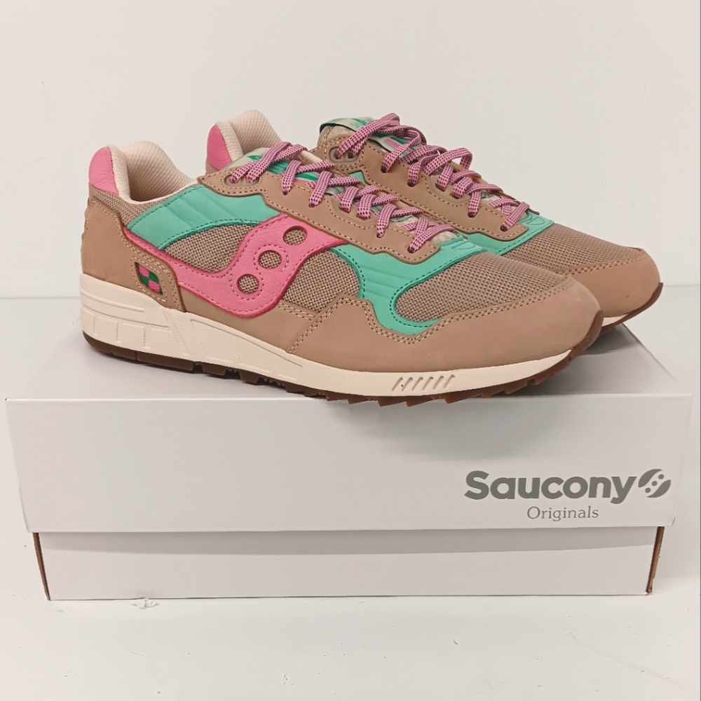 Saucony Women's Shadow 5000 Earth Citizen Low Top Sneakers